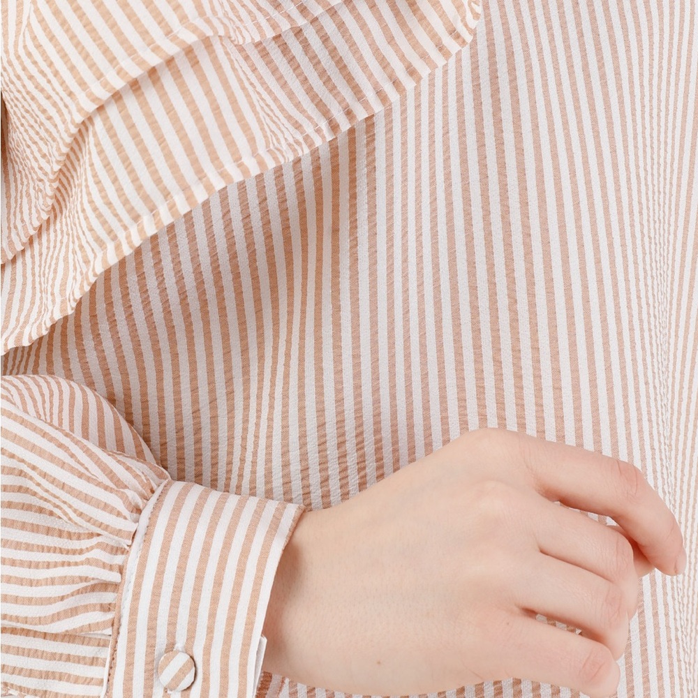 Lightweight Ruffle Blouse - Picture 4 of 4